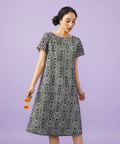 Jocomomola / ホコモモラ ロング・マキシ丈ワンピース | Dordado de verano フラワーカットワーク刺繍 ギンガムチェックワンピース [オケージョン対応]（ブラック）