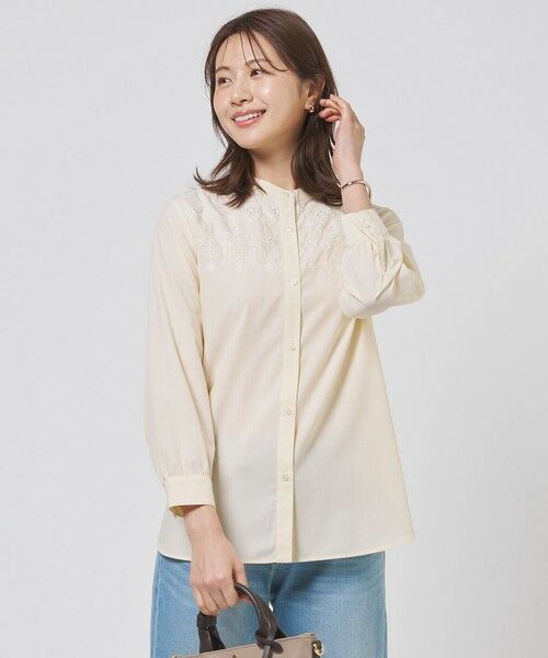 J.PRESS / ジェイプレス シャツ・ブラウス | 【一枚で着映え】ストライプ×エンブロイダリー バンドカラー ブラウス（イエロー×ホワイト系）