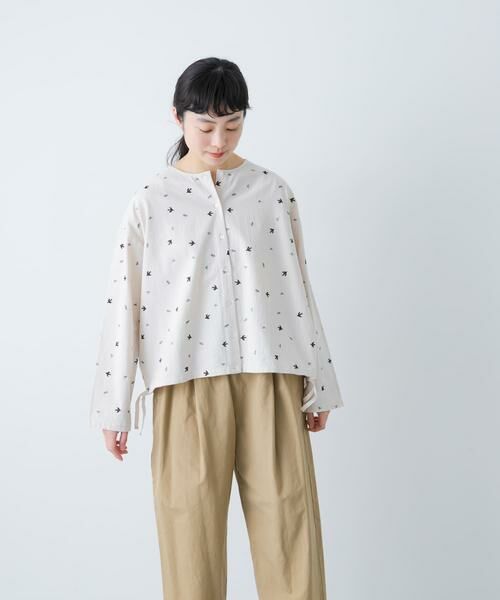 かぐれ / かぐれ シャツ・ブラウス | ツバメ刺繍ブラウス | 詳細1