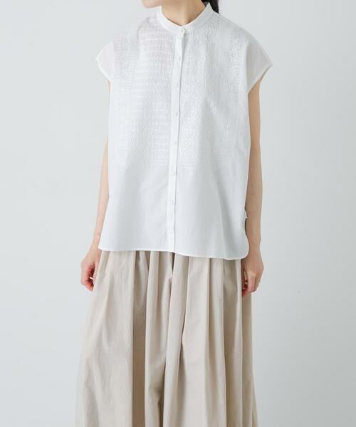 かぐれ / かぐれ シャツ・ブラウス | maison de soil　BANDED COLLAR EMB SHIRT | 詳細1