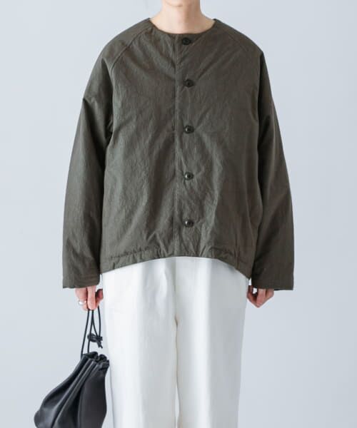 中綿ノーカラージャケット （ダウンジャケット・ベスト