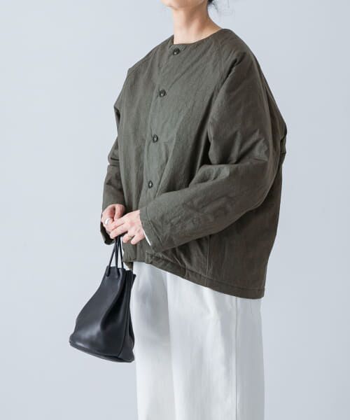 かぐれ　中綿ノーカラージャケット　チャコール かぐれ（カグレ）の「中綿ノーカラージャケット（ダウン