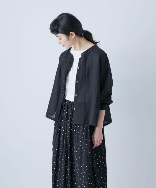 かぐれ　黒 半袖リネンシャツブラウス美品　フリーサイズ　上品で美しい形です。 かぐれ 黒 半袖リネンシャツブラウス美品 フリーサイズ 上品で