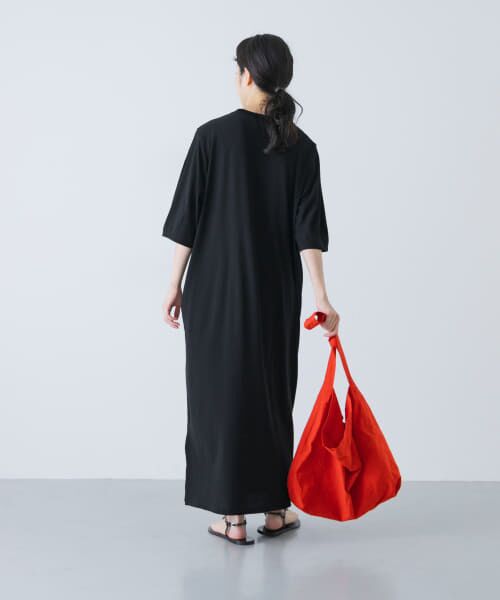 かぐれ　6分丈ストレートカットワンピース　ブラック かぐれ（カグレ）の「6分袖ストレートカットワンピース