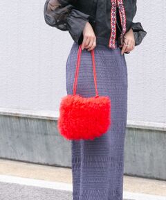 <b>【普段使い&オケージョンシーンにもおすすめな華やかBAG】</b><br>チュールをギャザーで寄せることでボリューム感を演出した華やかBAG。サイドに紐が付いているので巾着仕様にも変化できます。普段使いのみならず、オケージョンシーンにもぴったり。<br><br>【2024 Spring/Summer】【24SS】<br><br>※この商品は素材の特性上、摩擦による色落ちの恐れがありますので、充分にご注意ください。<br><br>総重量 : 約115g<br><br>※商品画像は、光の当たり具合やパソコンなどの閲覧環境により、実際の色味と異なって見える場合がございます。予めご了承ください。<br>※商品の色味の目安は、商品単体の画像をご参照ください。<br><br><b>▼お気に入り登録のおすすめ▼</b><br>お気に入り登録商品は、マイページにて現在の価格情報や在庫状況の確認が可能です。<br>お買い物リストの管理に是非ご利用下さい。