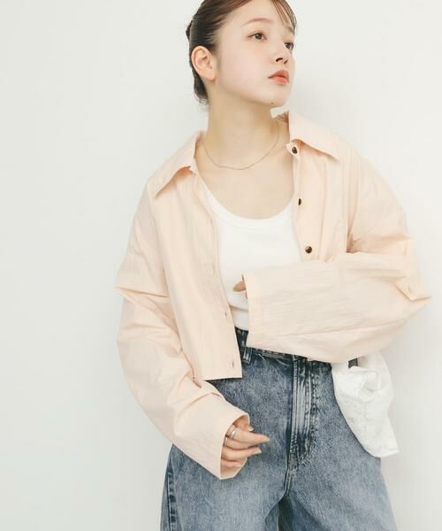 KBF / ケービーエフ シャツ・ブラウス | バックギャザークロップドシャツ | 詳細1