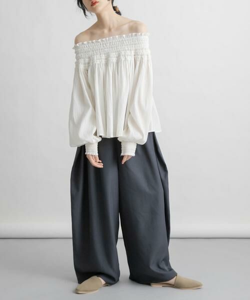 KBF / ケービーエフ シャツ・ブラウス | 2WAYシャーリングブラウス | 詳細18