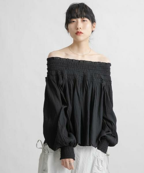 KBF / ケービーエフ シャツ・ブラウス | 2WAYシャーリングブラウス | 詳細25