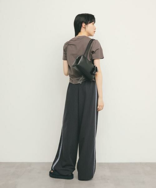 KBF / ケービーエフ Tシャツ | シャーリングフリルTEE | 詳細16