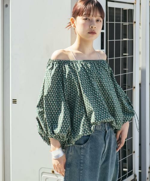 KBF / ケービーエフ シャツ・ブラウス | 2WAYフラワープリントブラウス | 詳細1