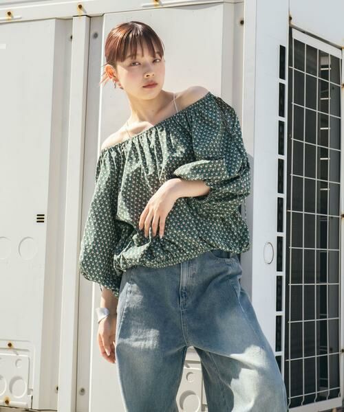 KBF / ケービーエフ シャツ・ブラウス | 2WAYフラワープリントブラウス | 詳細3