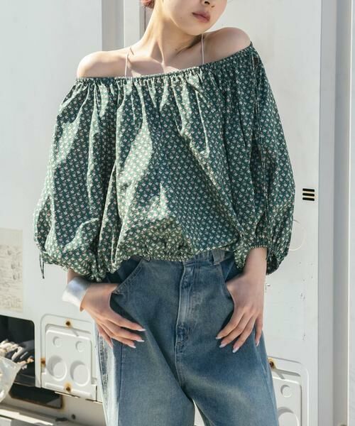 KBF / ケービーエフ シャツ・ブラウス | 2WAYフラワープリントブラウス(グリーン系その他)