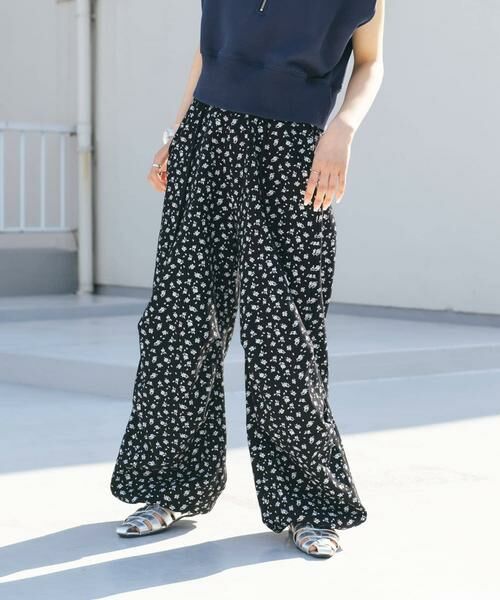 KBF / ケービーエフ その他パンツ | フラワープリントドロストパンツ(ブラック)