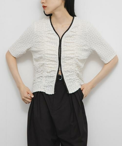 KBF / ケービーエフ Tシャツ | シャーリングホックトップス | 詳細1