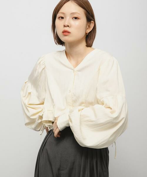KBF / ケービーエフ シャツ・ブラウス | Vネックボリュームブラウス | 詳細3