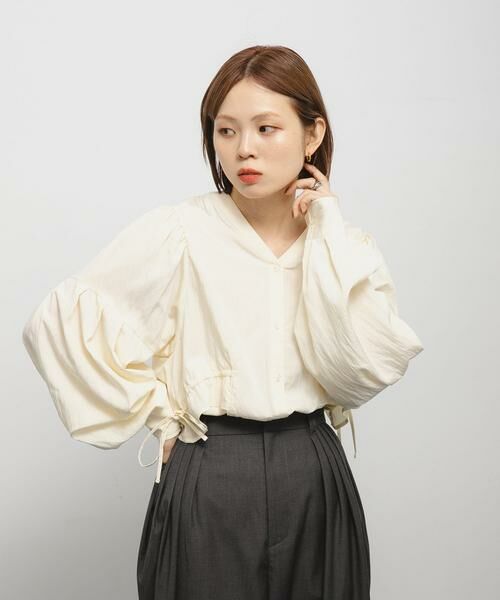 KBF / ケービーエフ シャツ・ブラウス | Vネックボリュームブラウス | 詳細4