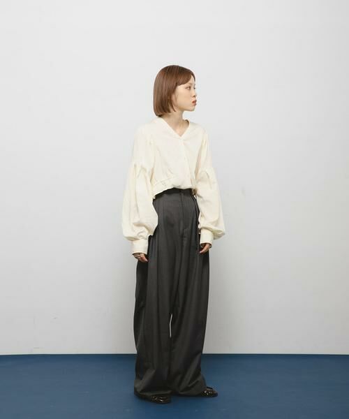 KBF / ケービーエフ シャツ・ブラウス | Vネックボリュームブラウス | 詳細5