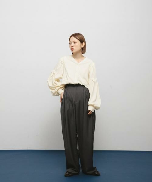 KBF / ケービーエフ シャツ・ブラウス | Vネックボリュームブラウス | 詳細6