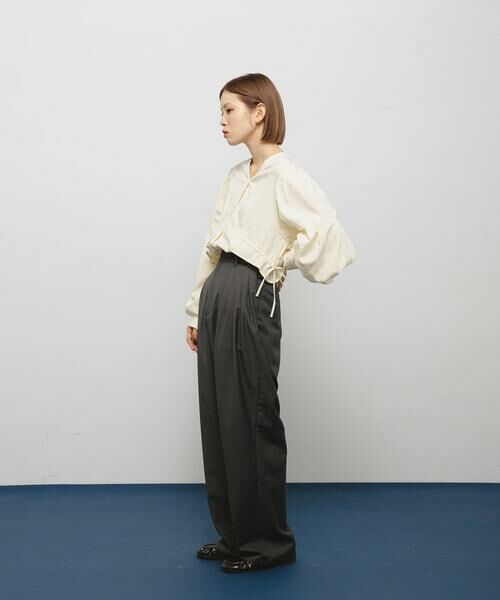 KBF / ケービーエフ シャツ・ブラウス | Vネックボリュームブラウス | 詳細7