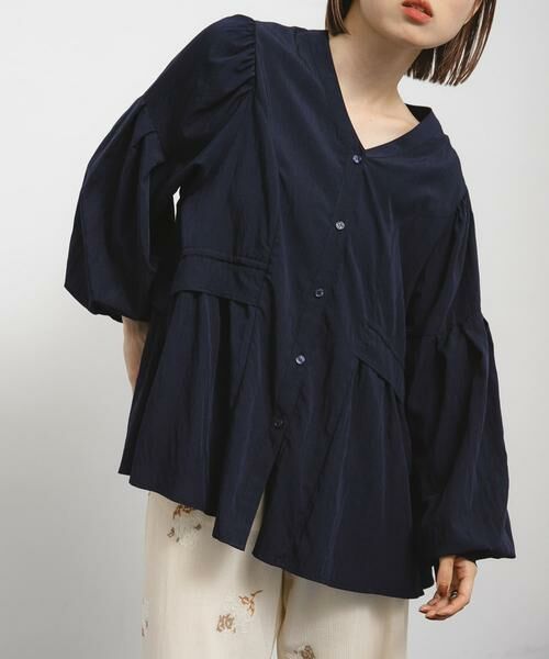 KBF / ケービーエフ シャツ・ブラウス | Vネックボリュームブラウス | 詳細20