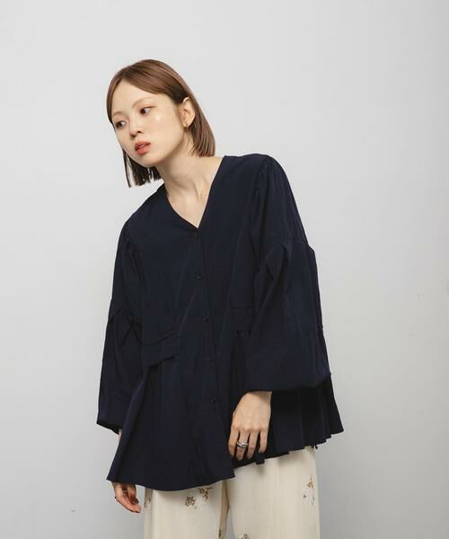KBF / ケービーエフ シャツ・ブラウス | Vネックボリュームブラウス | 詳細21