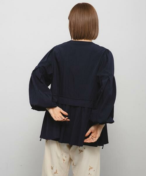 KBF / ケービーエフ シャツ・ブラウス | Vネックボリュームブラウス | 詳細22