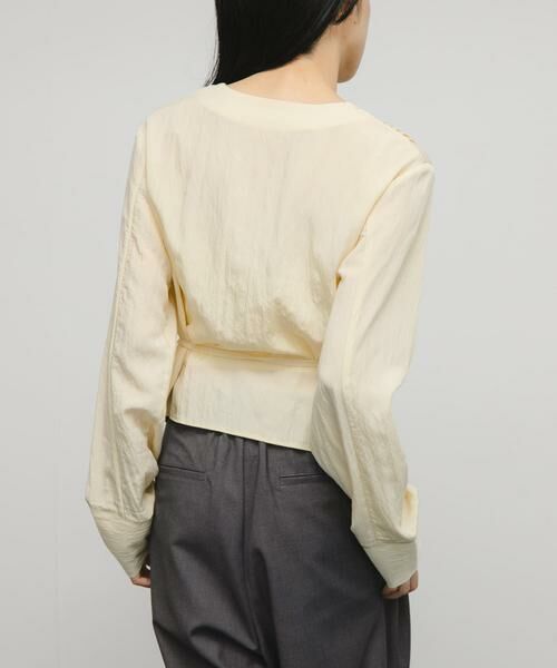 KBF / ケービーエフ シャツ・ブラウス | ピンタックVネックブラウス | 詳細2