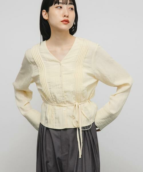 KBF / ケービーエフ シャツ・ブラウス | ピンタックVネックブラウス | 詳細3