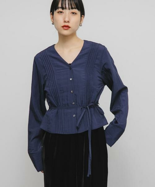 KBF / ケービーエフ シャツ・ブラウス | ピンタックVネックブラウス | 詳細9