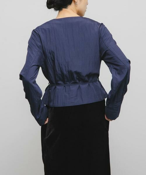 KBF / ケービーエフ シャツ・ブラウス | ピンタックVネックブラウス | 詳細10