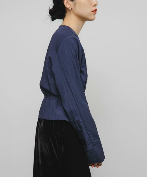 KBF / ケービーエフ シャツ・ブラウス | ピンタックVネックブラウス | 詳細11