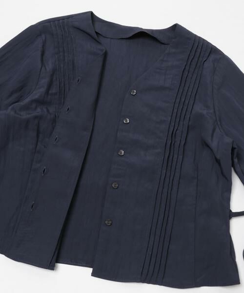 KBF / ケービーエフ シャツ・ブラウス | ピンタックVネックブラウス | 詳細16