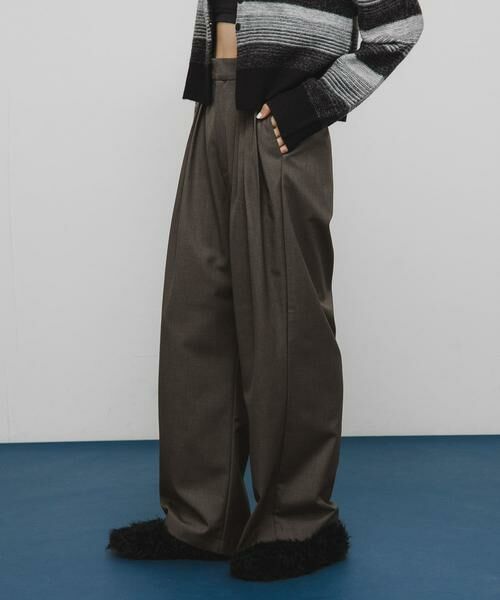 KBF / ケービーエフ その他パンツ | タックデザインスラックス(ブラウン系その他)