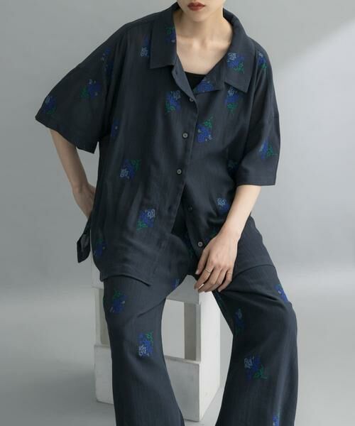 KBF / ケービーエフ シャツ・ブラウス | 『WEB限定』エンブロイダリーワイドシャツ | 詳細1