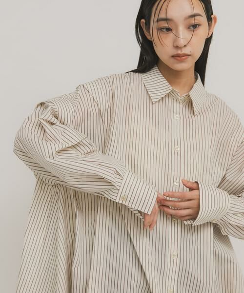 KBF / ケービーエフ シャツ・ブラウス | ランダムタックデザインストライプシャツ | 詳細24