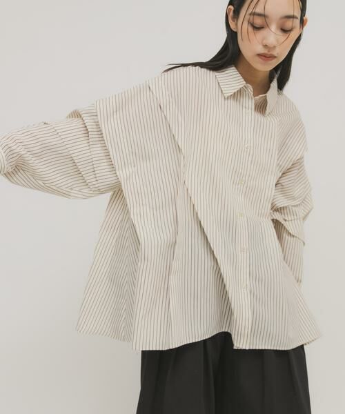 KBF / ケービーエフ シャツ・ブラウス | ランダムタックデザインストライプシャツ（ベージュ系その他）