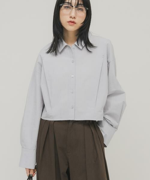 KBF / ケービーエフ シャツ・ブラウス | タックヘムクロップドシャツ（ライトブルー）