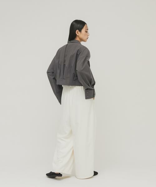 KBF / ケービーエフ シャツ・ブラウス | タックヘムクロップドシャツ | 詳細23