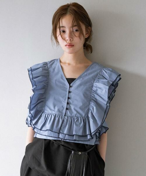 KBF / ケービーエフ シャツ・ブラウス | 2WAYバイカラーフリルブラウス（ブルー）
