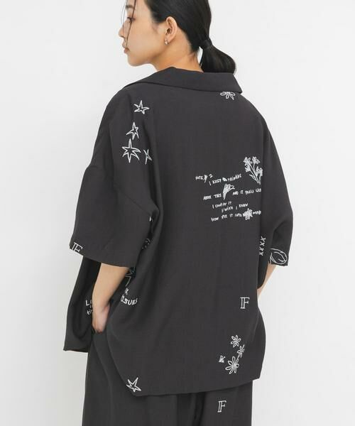 KBF / ケービーエフ シャツ・ブラウス | TATTOOオーバーシャツ（チャコールグレー）