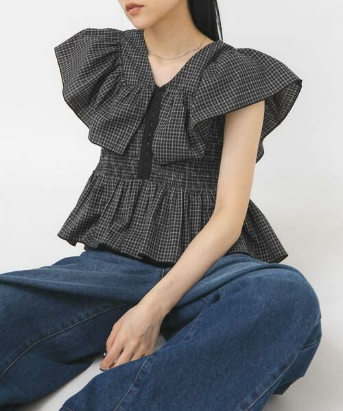 KBF / ケービーエフ シャツ・ブラウス | フロントホックチェックフリルブラウス（ブラック系その他）