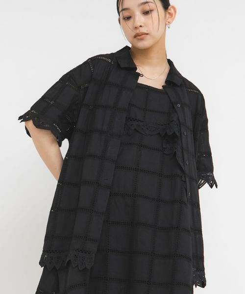 KBF / ケービーエフ シャツ・ブラウス | アイレットエンブロイダリーシャツ（ブラック）