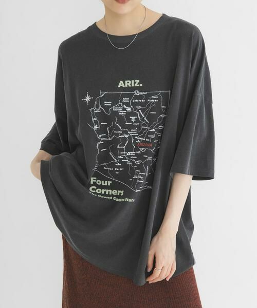 KBF / ケービーエフ Tシャツ | オーバーサイズプリントTEE（チャコールグレー）