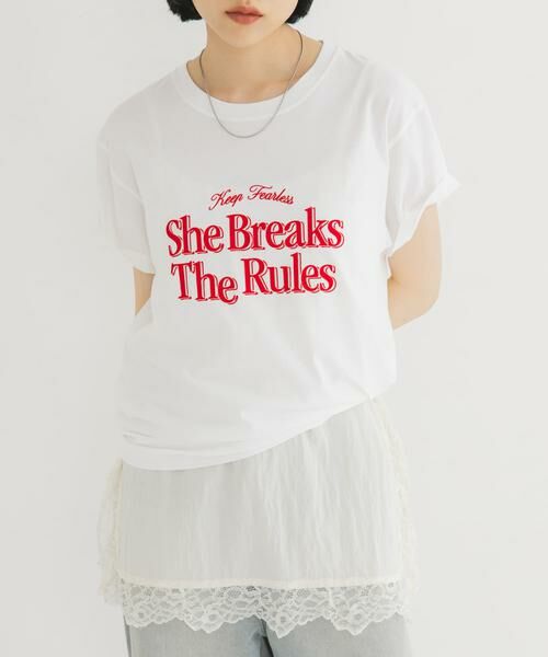 KBF / ケービーエフ Tシャツ | フロッキーロゴTEE（オフホワイト）