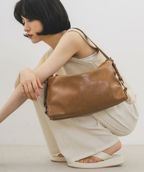 KBF / ケービーエフ ショルダーバッグ | ワンハンドルベルトBAG（キャメル）