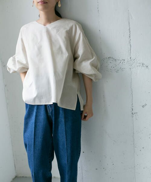 ＊＊KBF / ケービーエフ シャツ・ブラウス | ショルダーボタンブラウス（GREIGE）
