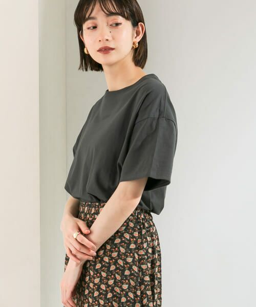 ＊＊KBF / ケービーエフ Tシャツ | オーガニックプチロゴTシャツ（CHARCOAL）