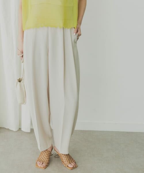 ＊＊KBF / ケービーエフ その他パンツ | KBF+　コクーンラインパンツ（ECRU）