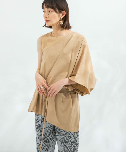 ＊＊KBF / ケービーエフ シャツ・ブラウス | マントドッキングアシメブラウス（BEIGE）