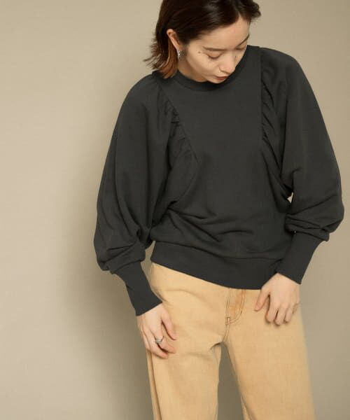 ＊＊KBF / ケービーエフ スウェット | 『WEB/一部店舗限定』ギャザーボリュームスリーブスウェット（CHARCOAL）